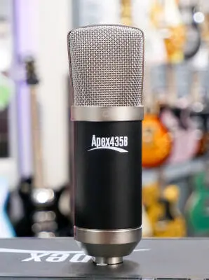 Apex - Compact Studio Condenser Mic with Case - Black 2